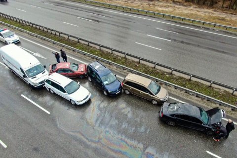 На Бориспольском шоссе под Киевом столкнулись девять машин