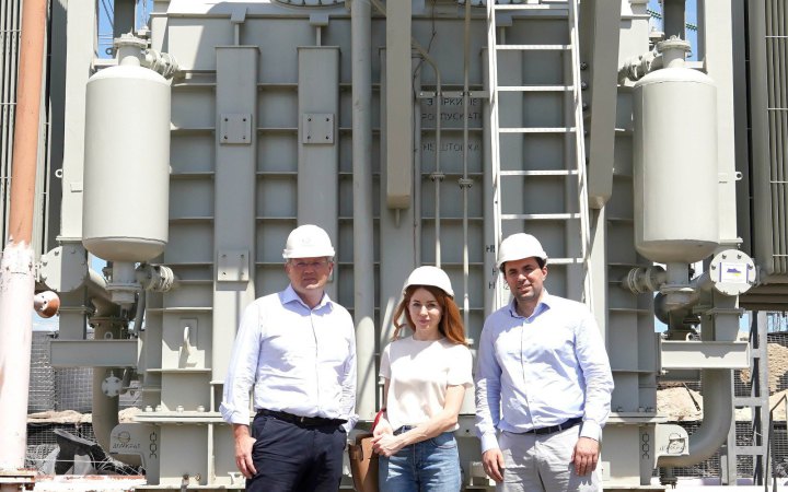 "Укренерго" отримало нове високовольтне обладнання для відновлення енергосистеми України