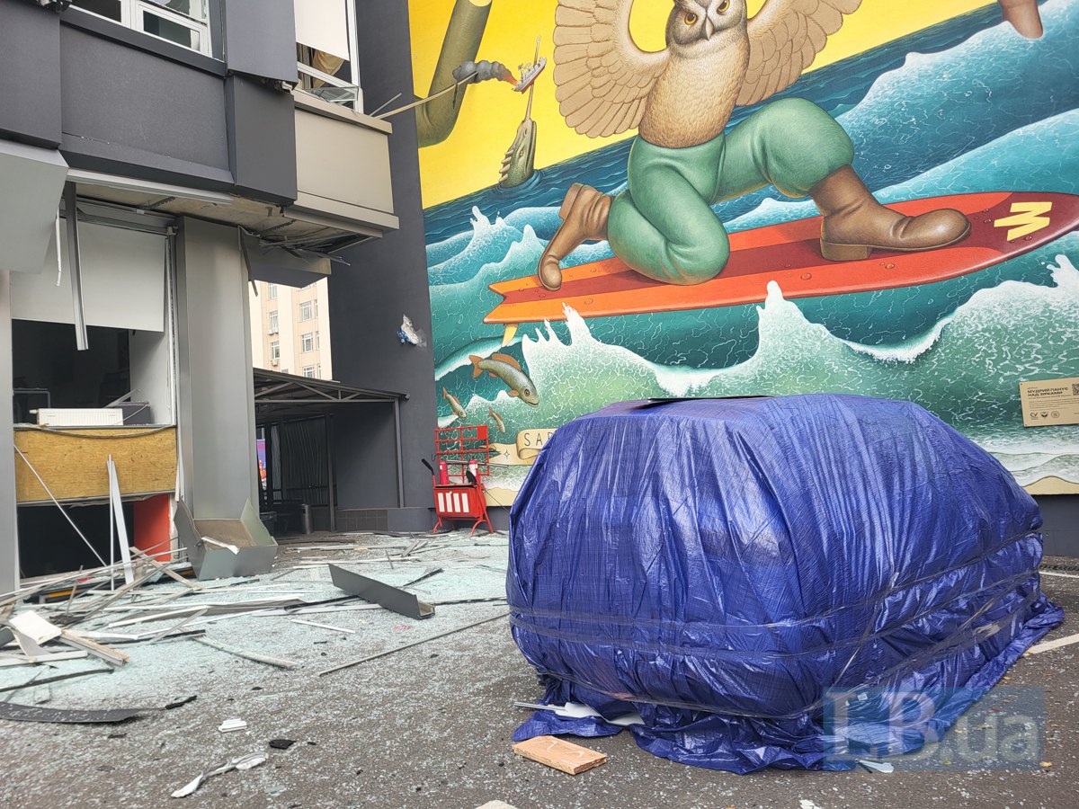 Наслідки влучання в Подільському районі Києва, 23 жовтня, 2025 року.