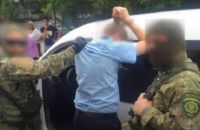 Затриманий за хабар львівський митник мало не збив поліцейського, утікаючи від правоохоронців