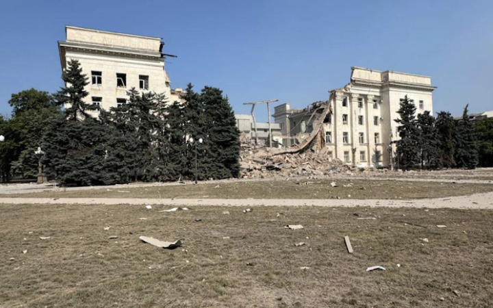 Росіяни знищили будівлю Херсонської ОДА