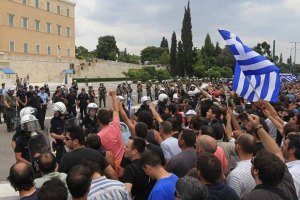 В Греции демонстранты взяли штурмом Акрополь