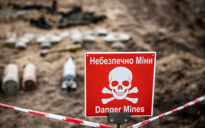 Киевлян просят воздержаться от посещения городских кладбищ из-за мин.