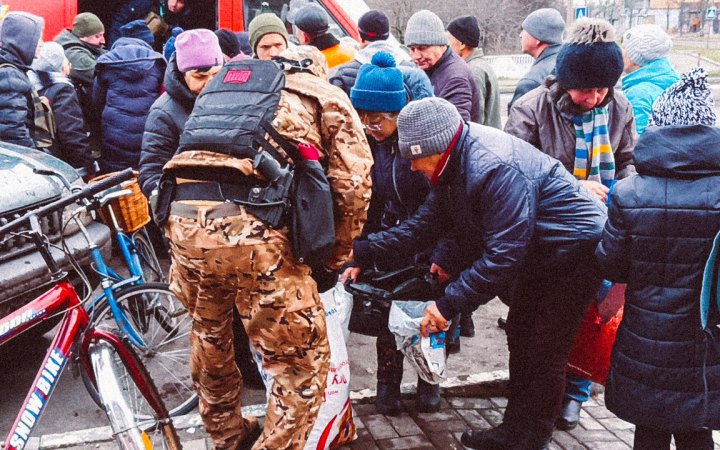 На Луганщині потрапили під обстріл поліцейські та волонтери