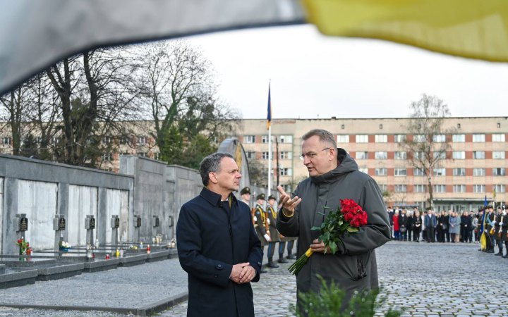 В Україну прибув міністр закордонних справ Нідерландів
