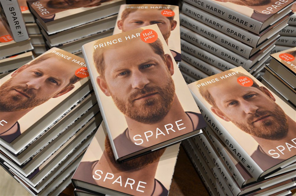 Книга принца Гаррі «SPARE» в книжковому магазині в Лондоні, 10 січня 2023 року.