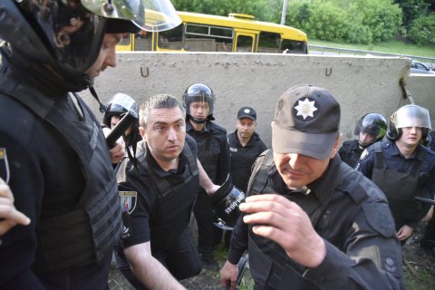 На незаконной застройке в Протасовом Яру произошли столкновения между полицией и активистами (обновлено)