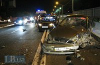 В Киеве три автомобиля столкнулись из-за плохой дороги