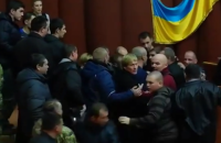Депутати влаштували бійку на сесії Полтавської облради