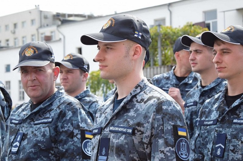 Освобожденные из российского плена моряки вернулись в Одессу (ФОТО) 11