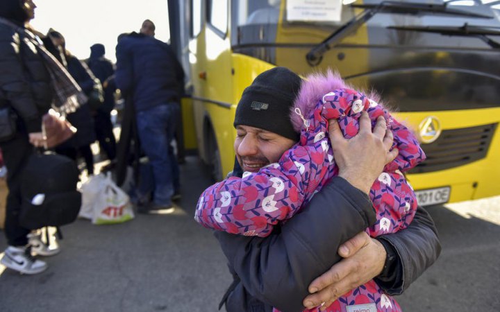 В пятницу с захваченных оккупантами территорий эвакуировали более 6,2 тыс. украинцев