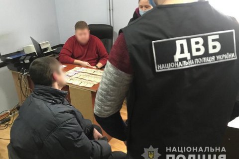 На Львовщине арестованный за кражу мужчина пытался подкупить следователя, чтобы продлить себе домашний арест