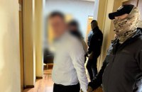 На Київщині затримали двох прокурорів за вимагання $50 тисяч у підприємця