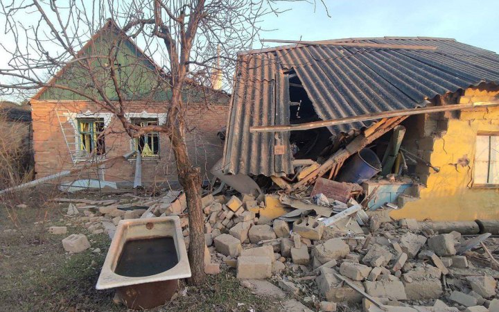 Обстріли Дніпропетровщини: Росіяни поранили жителя і зруйнували будинки 