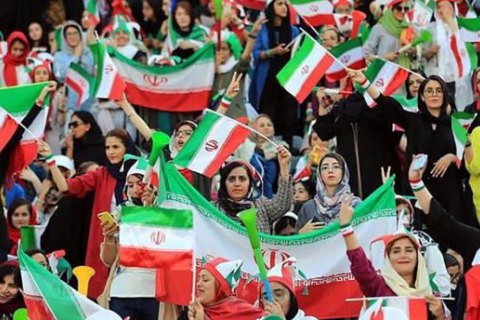 В Иране женщины впервые за 40 лет посетили футбольный матч