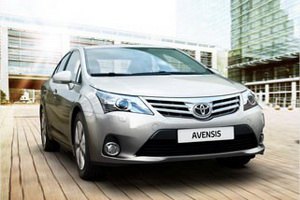 Оновлений Toyota Avensis уже в Україні
