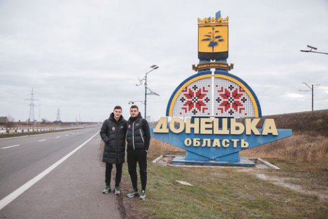 Футболісти "Шахтаря" побували в містах на лінії розмежування в Донецькій області