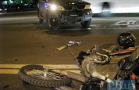 В Киеве гражданин ЕС за рулем внедорожника нарушил правила и сбил мотоциклиста