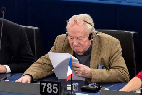 Суд зобов'язав Ле Пена повернути незаконно витрачені 320 тис. євро в бюджет Європарламенту