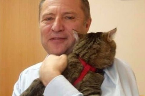 У Росії депутат приніс на засідання кота на знак протесту проти "м'яких лапок"