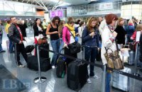 В киевских аэропортах ищут бомбу: идет массовая эвакуация