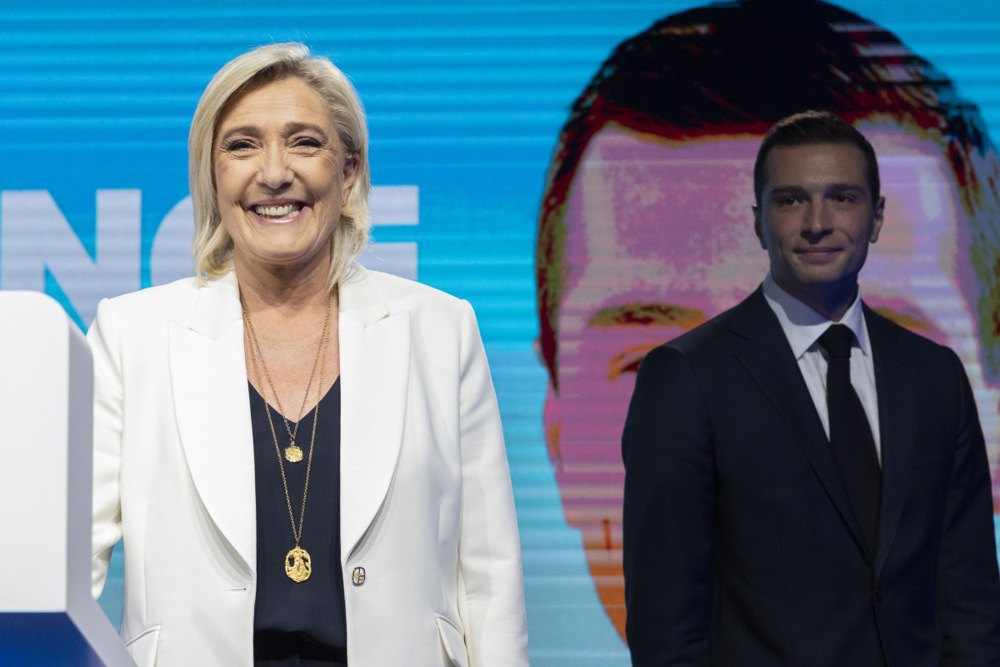 Лідери «Національного зібрання» Марін Ле Пен і Жордан Барделла під час передвиборчого заходу партії <i>National Rassemblement</i> у Парижі, 9 червня 2024 р.