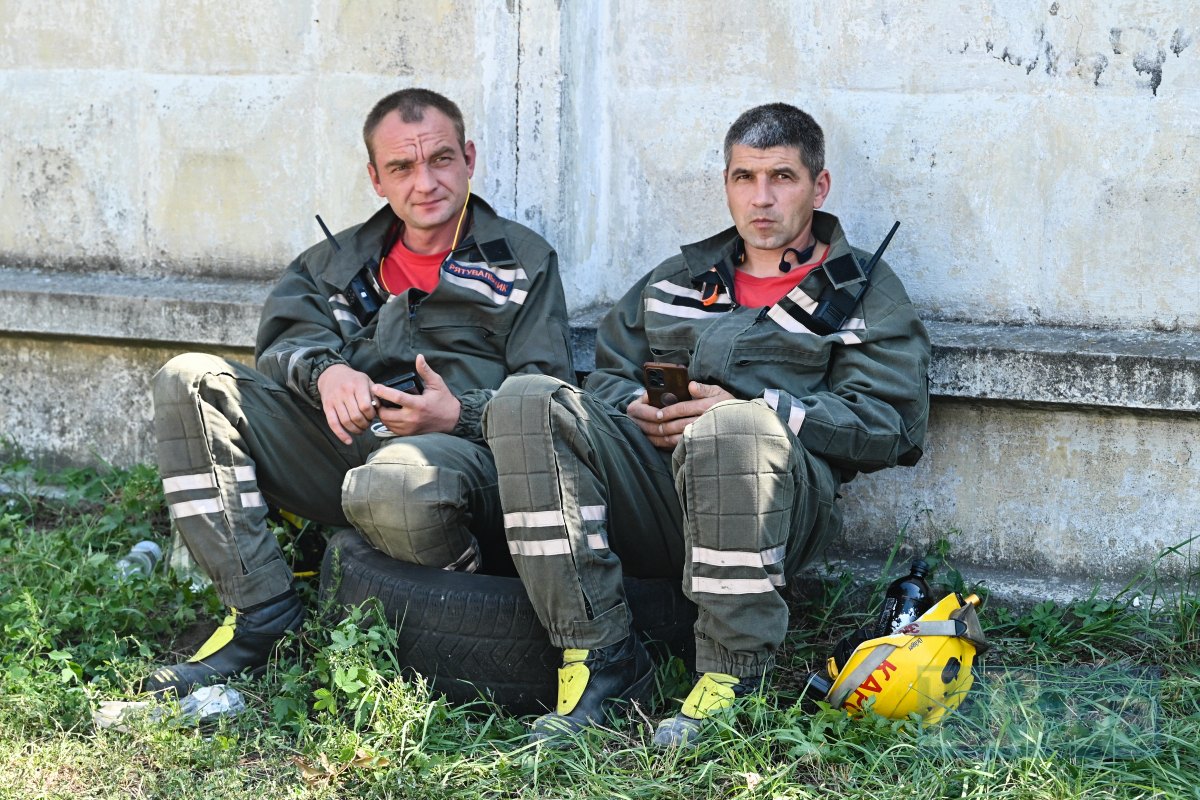 На місці удару по п'ятиповерхівці у Дарницькому районі Києва.