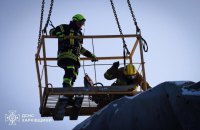 ДСНС завершила роботи на місці удару Росії по поштовому терміналу біля Харкова