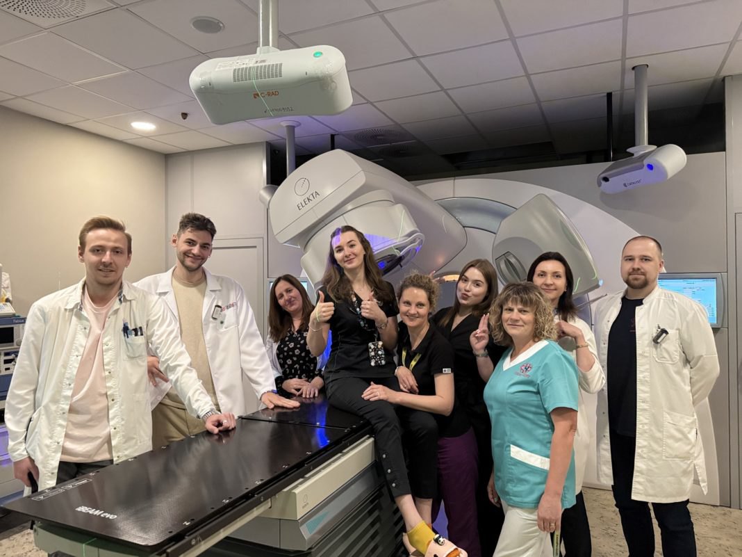 Мультидисциплінарна команда гематологів-онкологів разом з фахівцями з променевої терапії Охматдиту випробувала новий підхід до трансплантації кісткового мозку.