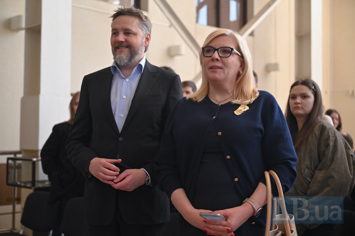  Родіон Морозов, виконувач обов’язків голови UGB Ukrgasbank (ліворуч)