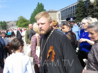 УПЦ МП відсторонила священика, який 9 травня начепив георгіївську стрічку