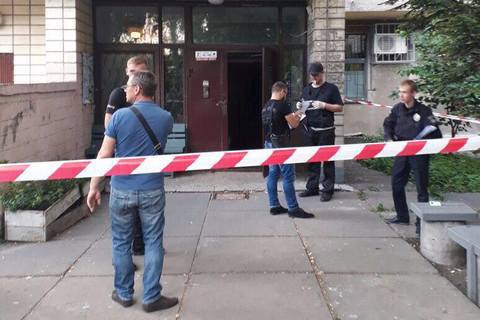У Дніпровському районі Києва в під'їзді будинку застрелили чоловіка (оновлено)