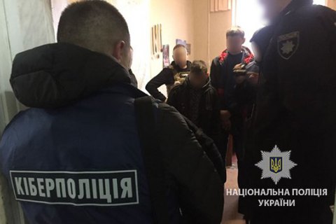 Двох поліцейських зловили на збуті службової інформації в Вінниці