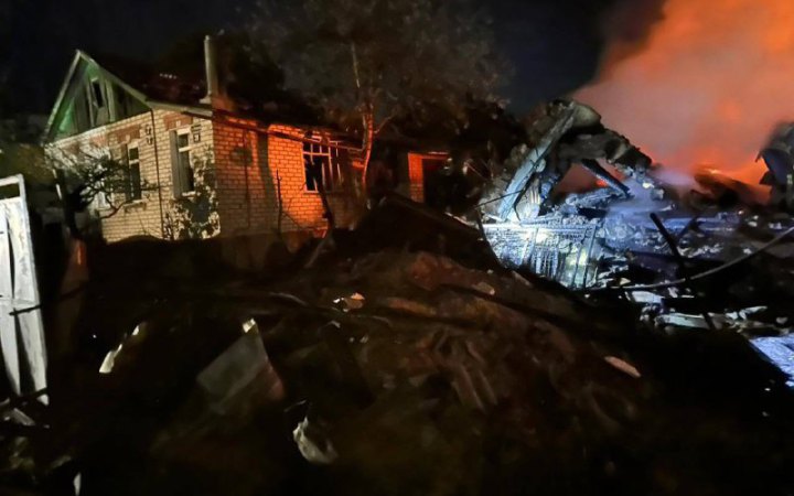 Російський дрон атакував житловий район Харкова, є пошкодження