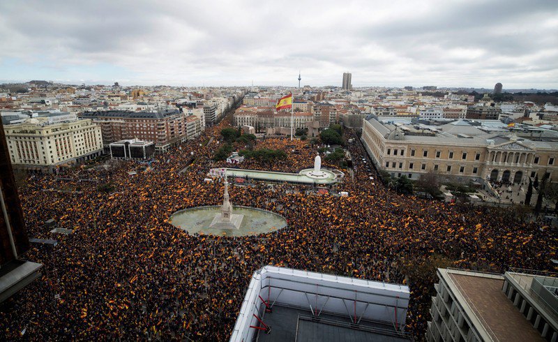 Демонстранты заняли площадь Плаза-де-Колон в Мадриде