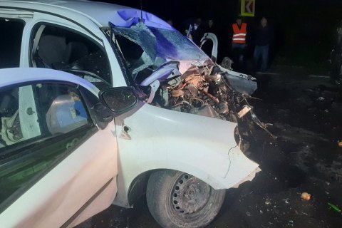 На трассе "Киев-Чоп" в результате тройного ДТП погибли два человека