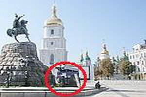 ​Из центра Киева хотят убрать камень в честь гетмана Ющенко