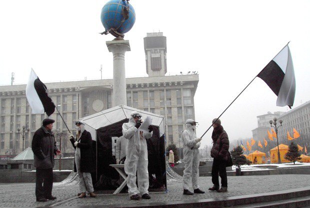 Акция группы РЭП во время Майдана в 2004 году