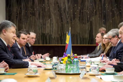 Порошенко предложил помощь в строительстве газопровода между Литвой и Польшей