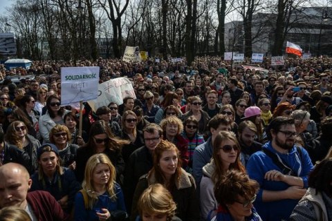 В Польше прошел митинг против полного запрета на аборты