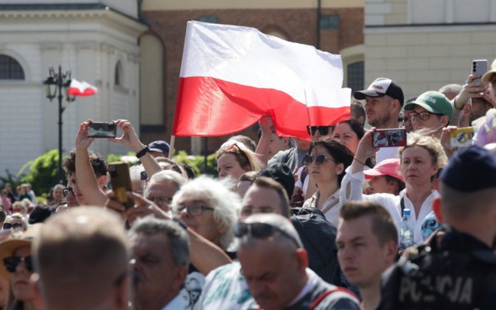 У Польщі розглядають зміну герба, прапора та гімну