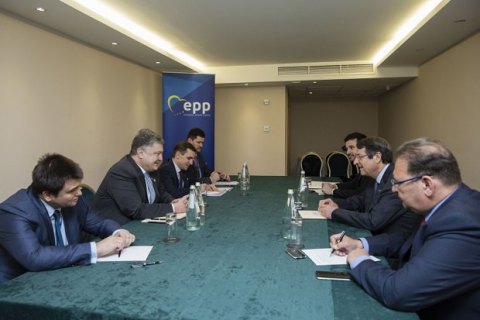 Порошенко і глава Кіпру виступили за збереження санкцій проти Росії