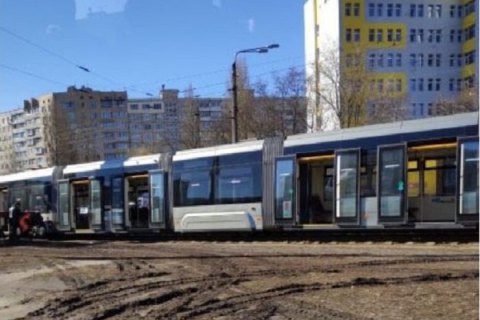 ​В Киеве на Борщаговке сошел с рельсов скоростной трамвай №1