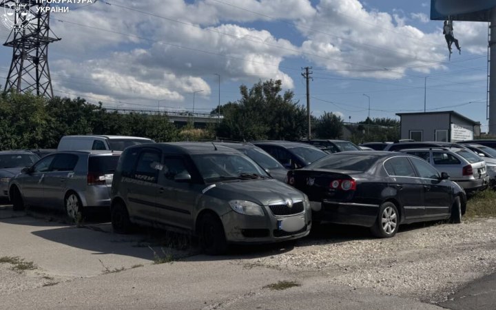 Повідомили про підозру львів'янину, який ввозив авто начебто для ЗСУ і продавав їх