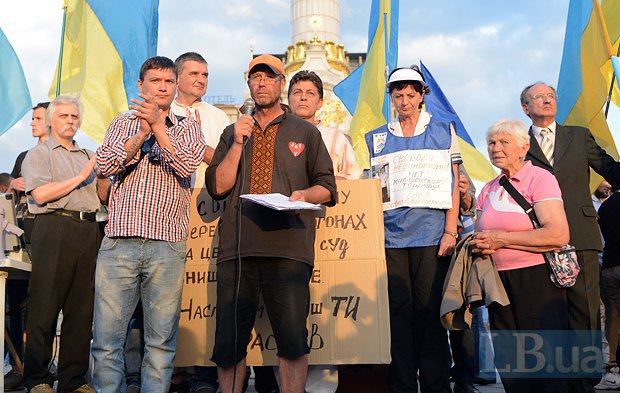 Василий Любарец - по центру - пришел в Киев пешком из Врадиевки. Остальные участники присоединялись по ходу движения