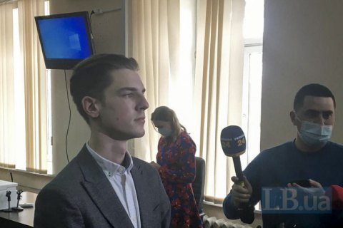 Активисту Ратушному отменили домашний арест по подозрению в хулиганстве у Офиса президента
