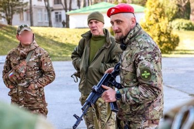 Як окупанти в Сімферополі вчать підлітків штурмувати будівлі й керувати дронами 