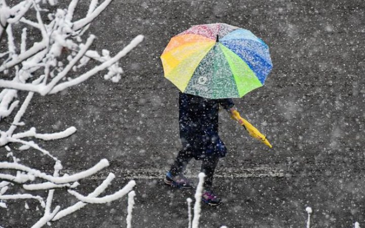 У п’ятницю Україні прогнозують невеликий мокрий сніг та дощ