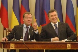 Янукович: у нас идет постоянный диалог с Россией
