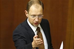 Яценюк просит ГПУ и МВД проконтролировать дело об убийстве жителя Черновцов